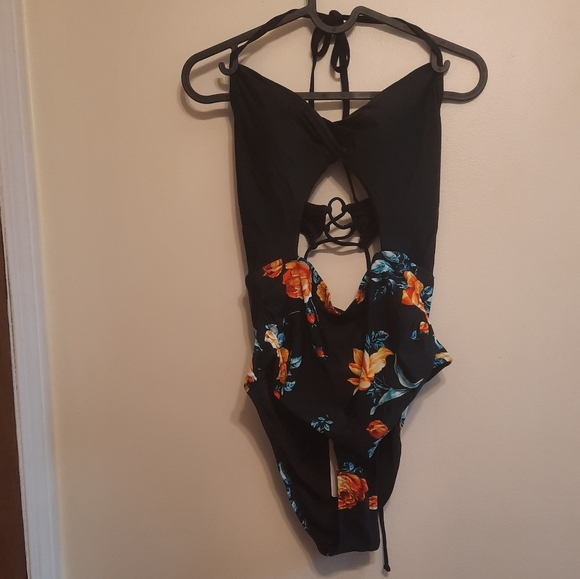 NWT Cupshe Black Floral Print Halter Tummy Control One Piece Swimsuit - Picture 4 of 13